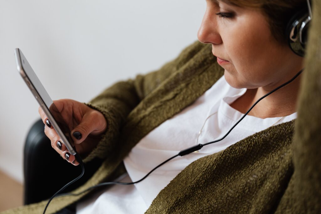 woman using assistive technology